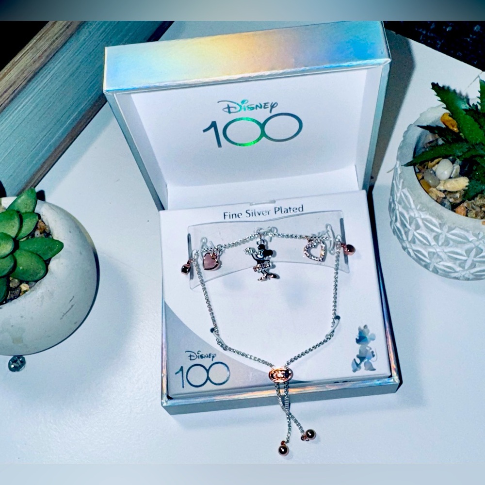 NIB 💕Minnie Mouse 100th Anniversary Charm bracelet
